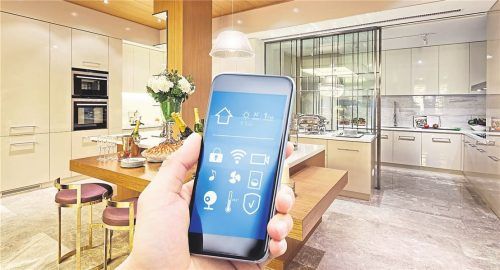 Künstliche Intelligenz in der Küche: Hier lernen Herd und Kühlschrank künftig die Koch- und Ess-Gewohnheiten der ganzen Familie.Foto Shutterstock