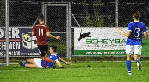 Marinus Jackl schießt hier zur Westerndorfer Führung ein.