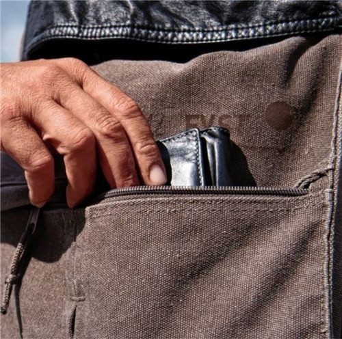 Mehr als 500 Euro erbeutet ein Dieb, der sich beim SV Götting als vermeintlicher Testspieler einschleicht.Foto  dpa