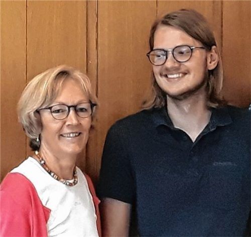 Michael Machura (rechts) mit seiner Ausbilderin Katharina Kallrath.Foto re