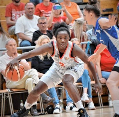 Neuzugang Kelly Moten erzielte in ihrem ersten Spiel für Wasserburg 15 Punkte. Fotos  Hörndl