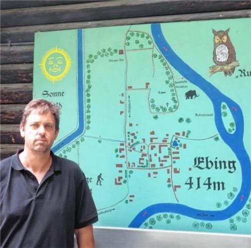 Reiner Maier, Wirt der Ebinger Alm, gehört zu den entschiedenen Befürwortern einer touristischen Erschließung des Fundortes des „Ebinger Urelefanten“ und spricht sich für eine Erweiterung des Parkplatzes aus. Doch es gibt auch warnende Stimmen.Fotos  Rath