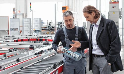 Robotik ist vielerorts im Einsatz: Vor allem im elektronischen Handel kommen die technischen Helfer zum Einsatz. Weltweit im Einsatz ist dabei das Stephanskirchener Wissen der TGW Logistics Group. Foto re