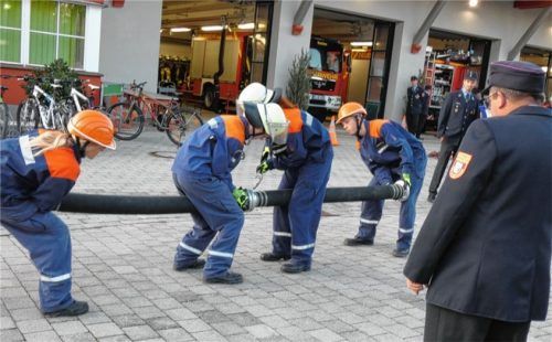 Schlauchkuppeln war eine der Aufgaben in der Prüfung.Foto Greiner