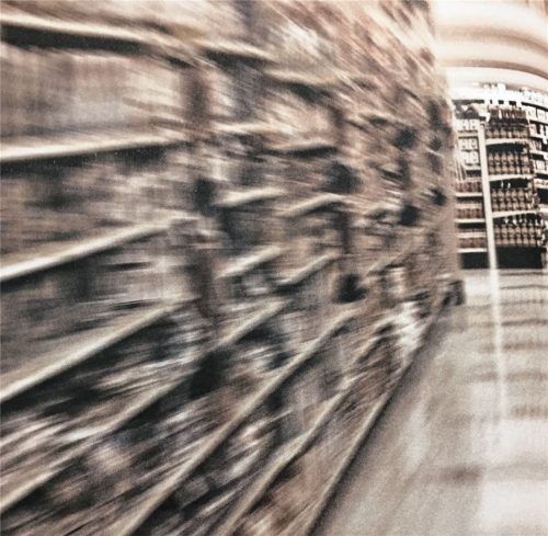 Schluchten von Regalen in Supermärkten, gefüllt mit Unmengen von Produkten nur einer Sorte. Der Supermarkt der Zukunft aus der Ideenschmiede von Utopia Tools räumt damit auf.Fotos  Utopia Toolbox