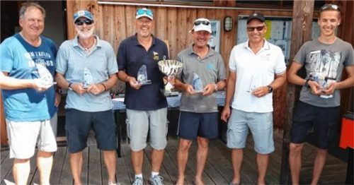 Siegerehrung beim Tempest-Cup: Die Zweitplatzierten Herbert Kujan/Hannes Brochier, die Sieger Hans Kohl/Mathias Pilmes und die Dritten Christian Spranger/David Bulin. Foto pixelcompany.net