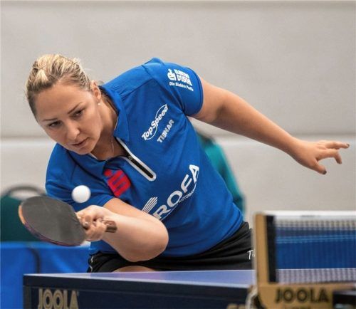 Svetlana Ganina gewann ihr Spiel gegen Weil souverän mit 3:0 Sätzen. Im zweiten Spiel machte sie Ding Yaping Platz. Fotos Steinbrenner