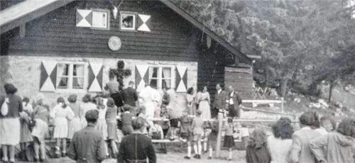 Trautes Heim seit 70 Jahren: Am 19. Juli 1949 wurde die Diensthütte der Bergwacht Oberaudorf eingeweiht.Foto lotter