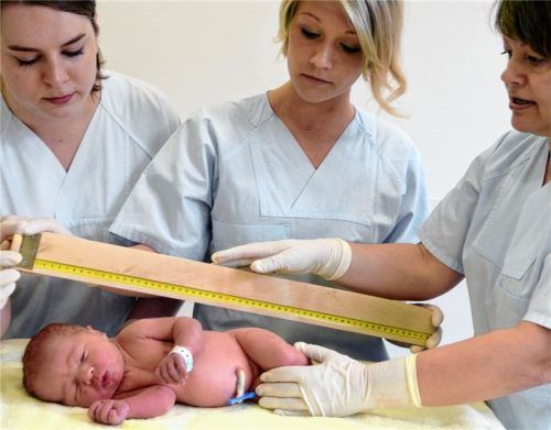 Unterricht im Kreißsaal an der Berufsfachschule für Hebammen.Fotos DPA