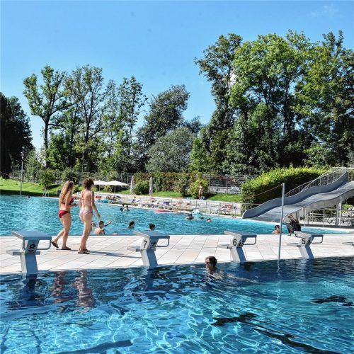 Wasserspaß auch im Spätsommer: das Rosenheimer Freibad am vergangenen Dienstag.Fotos Schlecker