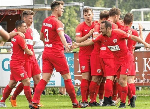 Wunschvorstellung: Wie gegen Schweinfurt wollen die Buchbacher auch gegen Schalding jubeln.Foto Buchholz
