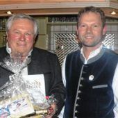 Alt und Jung Schützen ernennen Sepp Langreiter zum Ehrenvorstand