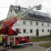 Hilfsbereiter Freund zündet Hof an