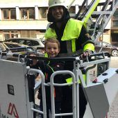 Elias (7) durfte zur Probe arbeiten