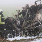 Fahrer verbrennt in Milch-Laster