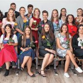 Absolventen der Berufsfachschule für Krankenpflege feiern bestandenes Examen