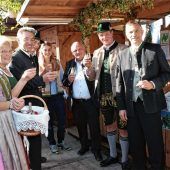 Apfelsaft und Stamperl zum Auftakt
