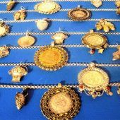 Schmuck und Amulett im Priener Heimatmuseum