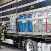 Gefahrguttransporter fährt Lkw auf