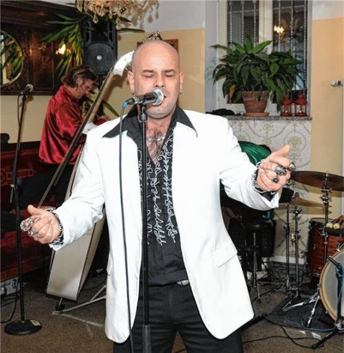 Auftritt im Kaffä: Die Band „Priscillas Rache“ war 2018 zu Gast bei der Nacht der blauen Wunder.Foto Schlecker