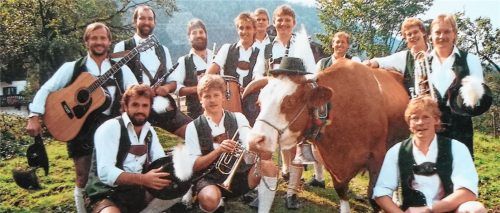 Autogrammkarte der Nußlbergbuam aus dem Jahr 1989: 30 Jahre später geht die Kapelle jetzt erneut auf große Reise nach Brasilien und spielt beim Oktoberfest in Blumenau auf.Foto privat