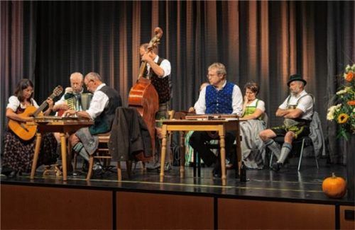 Bayrisch-alpenländische Weisen erklangen beim Benefizkonzert für das Tierheim in Rosenheim. Foto  RE