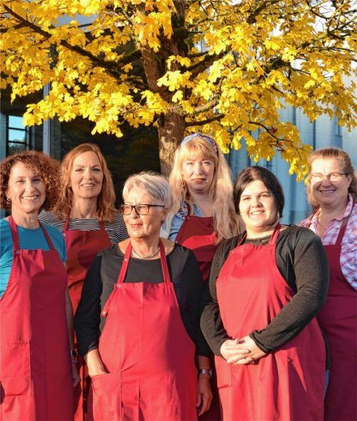 Bei ihnen schmeckt‘s wie bei Muttern: Monika Reichhart und ihr Team versorgen die Bruckmühler Gymnasiasten seit nunmehr fünf Jahren mit gesundem Essen. Und das schon ab 7 Uhr in der Früh.Foto  BUXOT