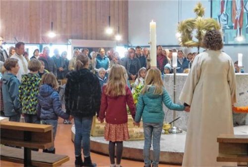 Beim Gottesdienst in Heilige Dreifaltigkeit stehen Früchte und Gemüse nicht nur symbolisch im Mittelpunkt.Foto re