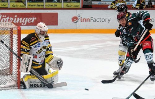 Chance für Offensiv-Verteidiger Maxi Vollmayer, der zwar noch auf sein erstes Saisontor wartet, dafür aber mit elf Assists hinter Josh Mitchell zweitbester Vorbereiter ist. Foto  Ziegler
