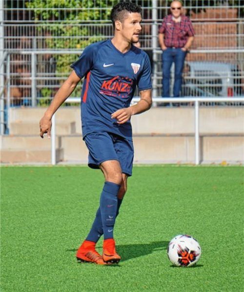 Charly Kunze will im Spitzenspiel mit dem SV Bruckmühl die Tabellenführung verteidigen.