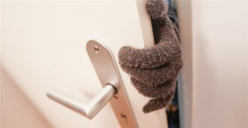 Das Rosenheimer Schöffengericht sah es letztlich als erwiesen an, dass ein 59-jähriger Rosenheimer bei seinem Bruder eingebrochen war und dort Unterlagen und Gegenstände entwendet hatte. Foto dpa