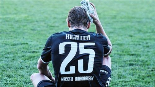 Das tat weh: Julien Richter und der SV Wacker Burghausen verspielten in Fürth eine 2:0-Führung.Foto Zucker