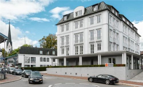 Das Verwaltungsgebäude der Schön Kliniken in Prien. Die Zentralverwaltung soll nun nach München verlagert werden.Foto Berger