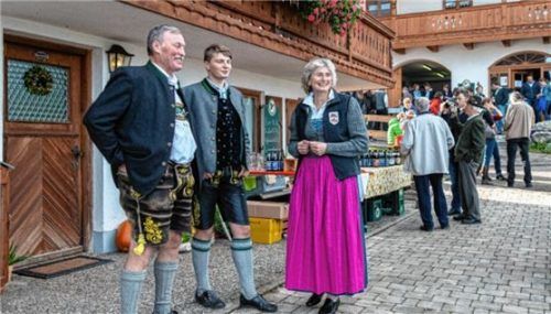 Der Betrieb von Balthasar senior, Balthasar junior und Christa Höfer in Litzldorf steht auf vielen Beinen und sucht den direkten Kontakt zum Verbraucher. Foto Thomae