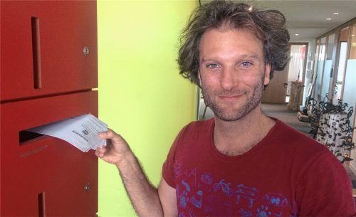 Post vom Klimaschutzbeauftragten: Martin Korndörfer verschickt 630 Briefe an Menschen in Kolbermoor, um mehr über deren Mobilitätsverhalten zu erfahren. Foto weinzierl