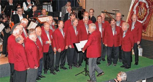 Der Musik- und Gesangverein (MGV) Halfing feierte sein 100-jähriges Jubiläum. Foto  RF