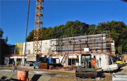 Der Rohbau der neuen Schulsporthalle – ein einmaliges Projekt für Raubling.Fotos ruprecht