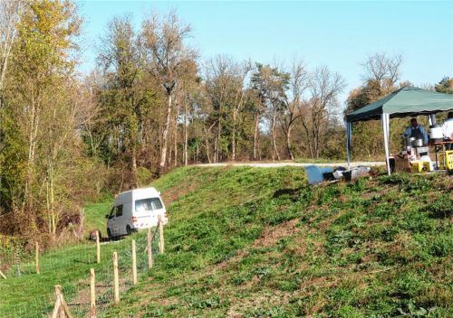 Der Schutzdamm zwischen Oberem Auweg und Maximilian.Fotos  Rath