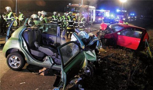 Der Zusammenstoß kostete zwei jungen Frauen das Leben. Vor Gericht sagte gestern der Fahrer des roten VW Golf aus, der frontal in den Nissan gerauscht war. Foto Reisner
