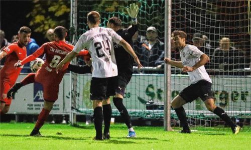 Das Rückspiel der Saison 2019/20 zwischen dem TSV Buchbach und dem TSV 1860 Rosenheim wird es nun definitiv geben. Im Hinspiel siegten die Buchbacher zu Hause mit 2:0, das Bild zeigt den Führungstreffer.Foto Butzhammer
