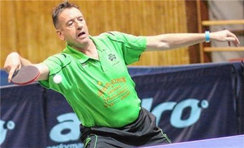 Die Haltungsnoten von Bad Aiblings Kapitän Hans Wiesböck waren in diesem Fall nicht gerade gut, dafür aber seine Leistung mit zwei Punkten in den Einzeln.Foto Erlich