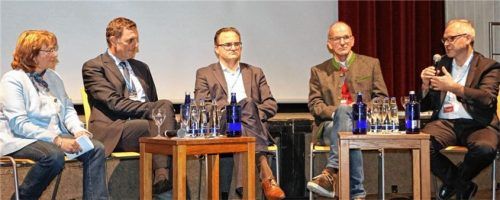 Diskutierten über Transportwege für die Zukunft (von links): Dr. Karin Jäntschi-Haucke, Karl Fischer, Bernd Weisweiler, Ralph Svehla und Klaus Hohberger. Foto Stache