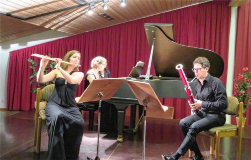 Drei Musikanten, die einen unvergesslichen Abend bereiteten: Kathrin Bäz-Lösch (Flöte), Melanie Bähr (Flügel) und Daniel Bäz (Fagott).Foto  Jaensch