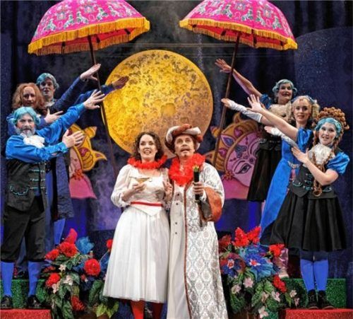 Eduard Künnekes erfolgreichstes Operettenwerk, „Der Vetter aus Dingsda“, kommt in einer spritzigen Inszenierung ins Haus der Kultur.Foto  Freies Landestheater Bayern