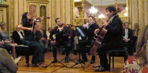 Ein hochkarätiges Ensemble hatten sich die Neubeurer Schlosskonzerte zu ihrem Jubiläumskonzert geladen. Foto Füchtner