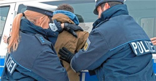 Einen 41-jährigen Italiener, der wegen Mordes verurteilt worden war, hat die Bundespolizei bei Kiefersfelden festgenommen. Foto Bundespolizei