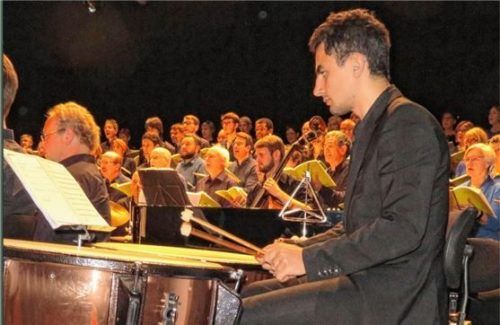 Für Rhythmus, Geschwindigkeit und besondere Klänge setzte Anno Kestling sein gesamtes Schlagwerk ein.