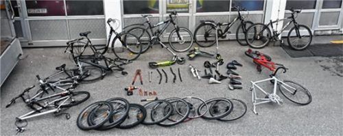 Gestohlene Räder im Wert von mehreren Tausend Euro fanden die Polizisten bei einem 44-Jährigen.Foto re