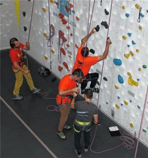 Hoch hinaus ging es für die 32 Teilnehmer der Special Olympics im Raiffeisen-Vertikal-Kletterzentrum in Waldkraiburg.