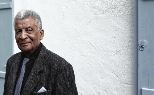 In Südafrika geboren, in der Welt zuhause – und ein bisschen auch in Aschau: Abdullah Ibrahim. Foto  Umari